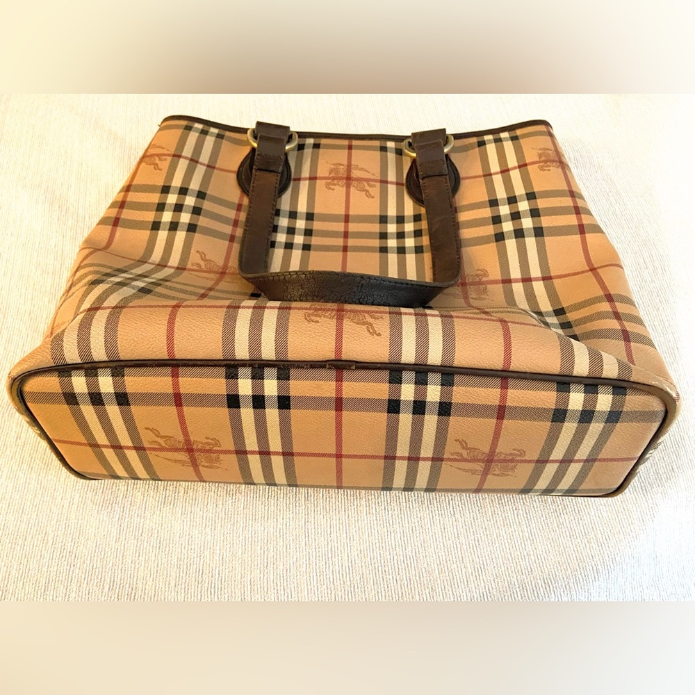 Burberry Haymarket Check Tote Bag – Classic Equestrian Knight Logo - Picture 2 of 11
